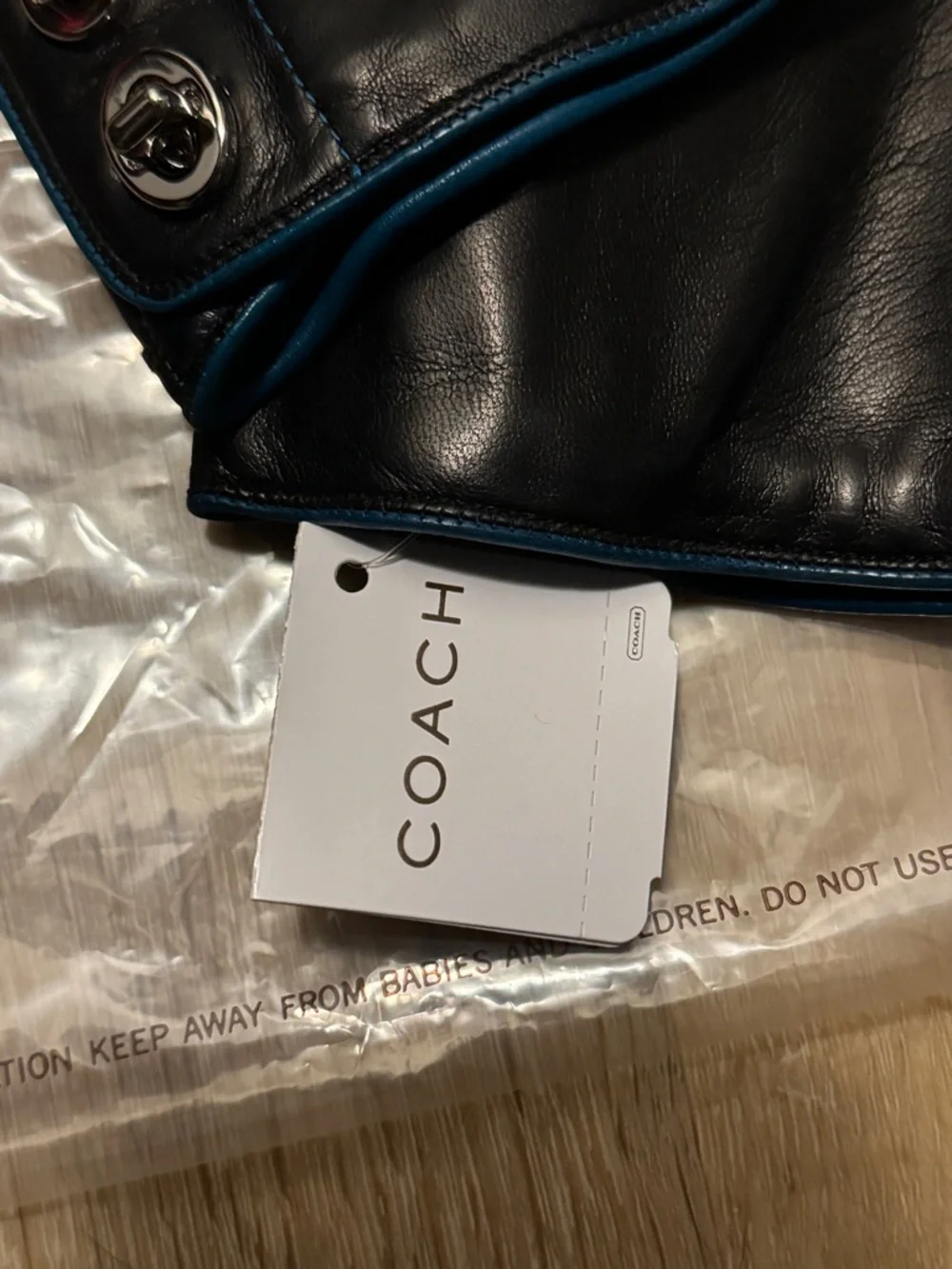 🔥NWT🔥 Coach 3 Silver Turnkey Black  Leather Cashmere Lined Size 6.5 Gloves - Picture 4 of 7